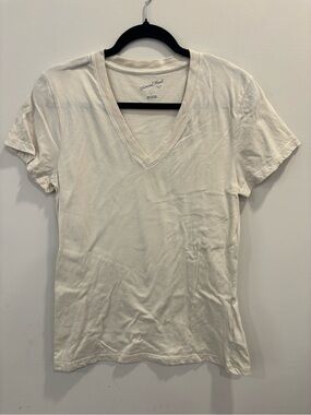Universal Thread Men’s Cream V-Neck Tee